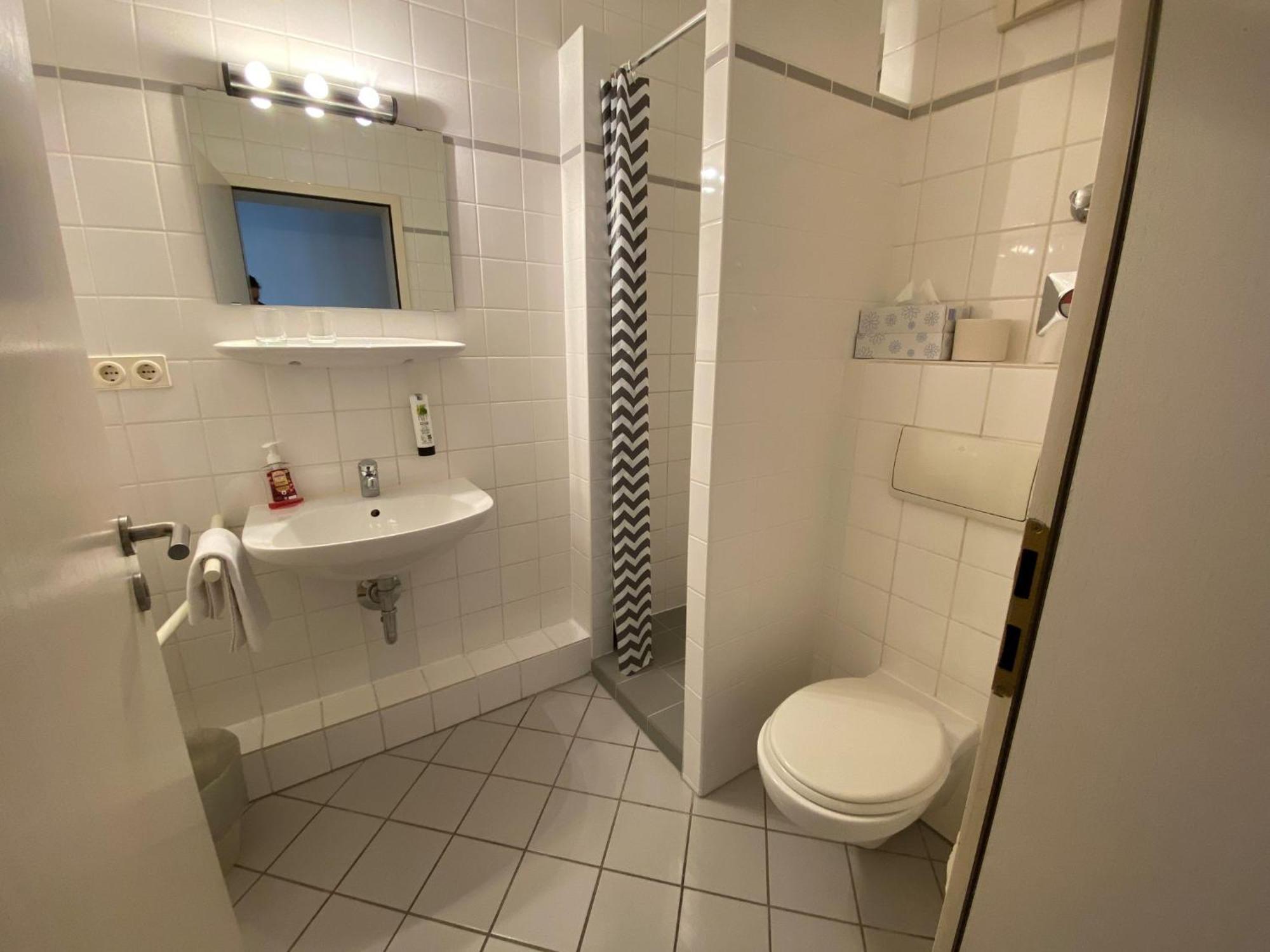 Avalon Bed & Breakfast Themen/- Nichtraucherhotel Hannover Exteriör bild